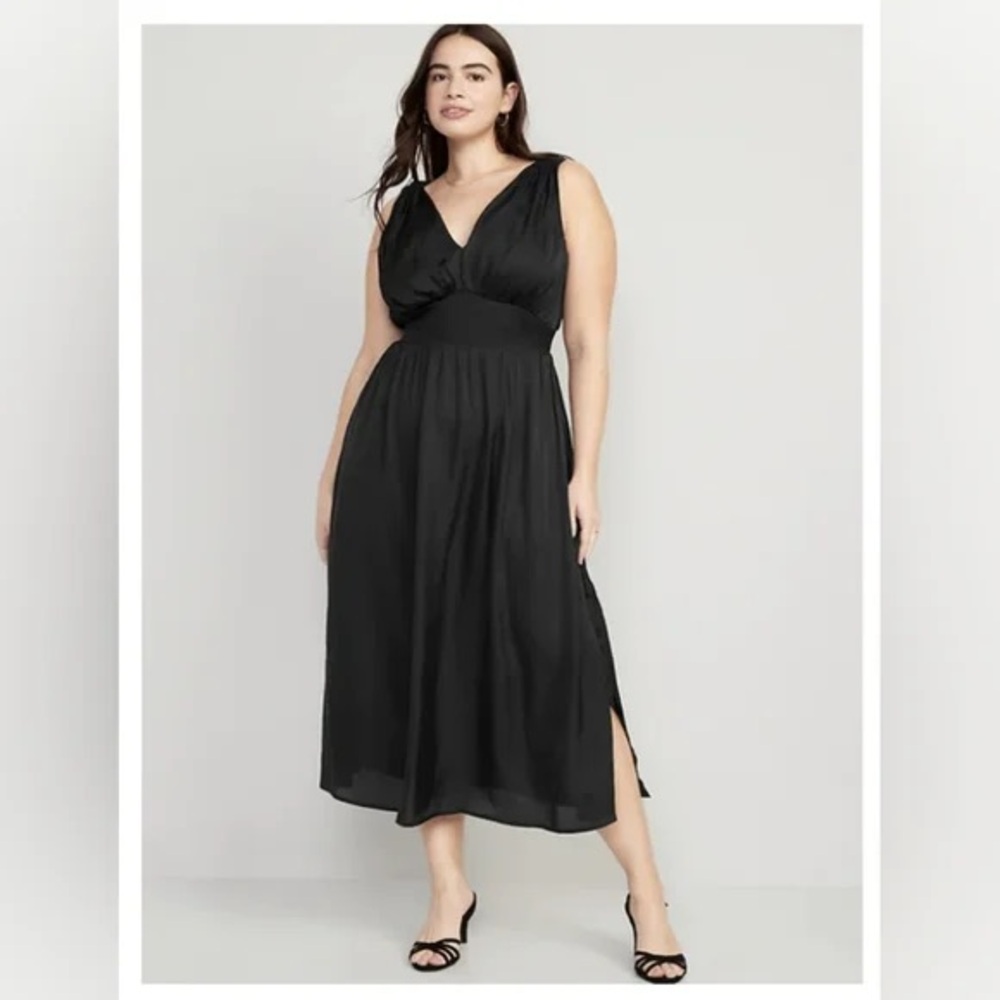 Old Navy Black V-Neck Sleeveless Midi Dress